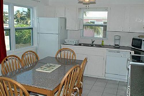 Pelican Beach Villas Marsh Harbour Extérieur photo